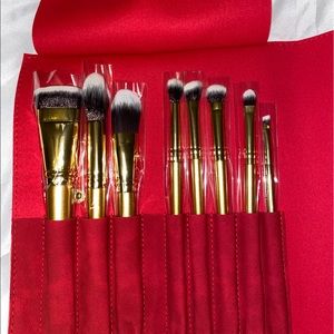 Brand New Luxie 8 Piece Brush Set